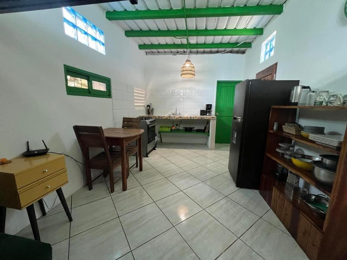 Hotel Buena Onda Backpackers San Juan del Sur Esterno foto